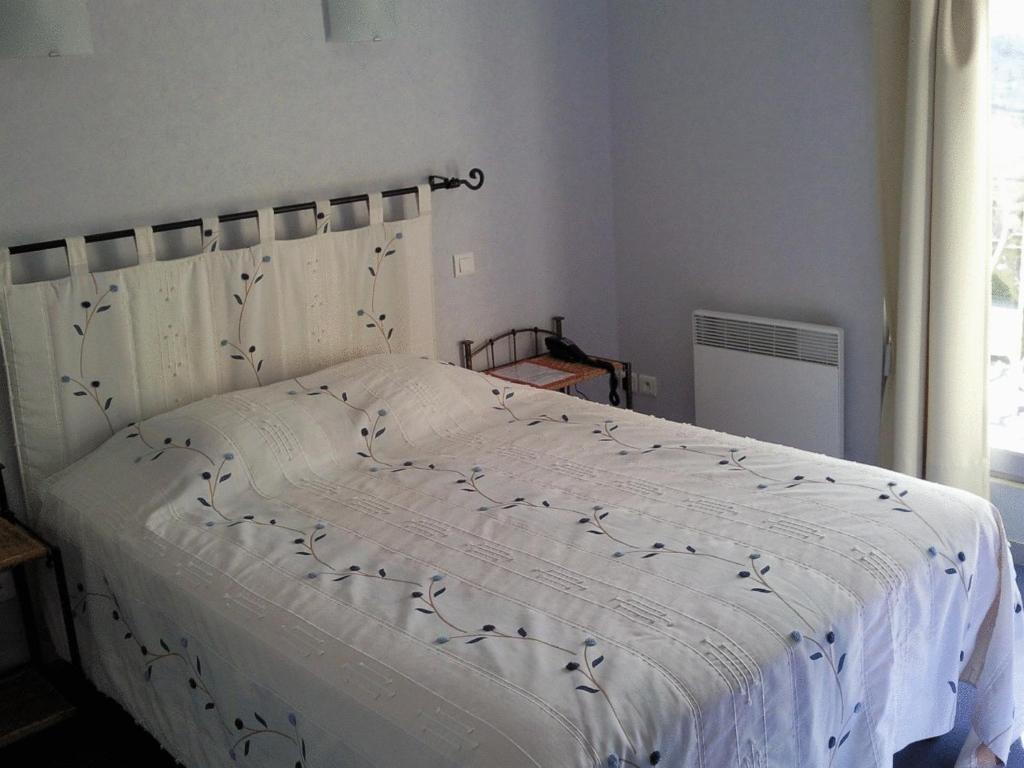 Logis L'Auberge Du Quercy Blanc Molieres  Bagian luar foto