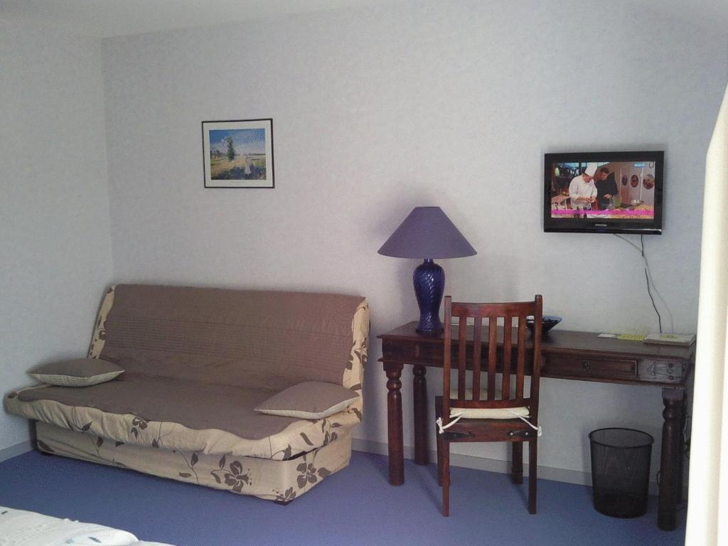 Logis L'Auberge Du Quercy Blanc Molieres  Bagian luar foto