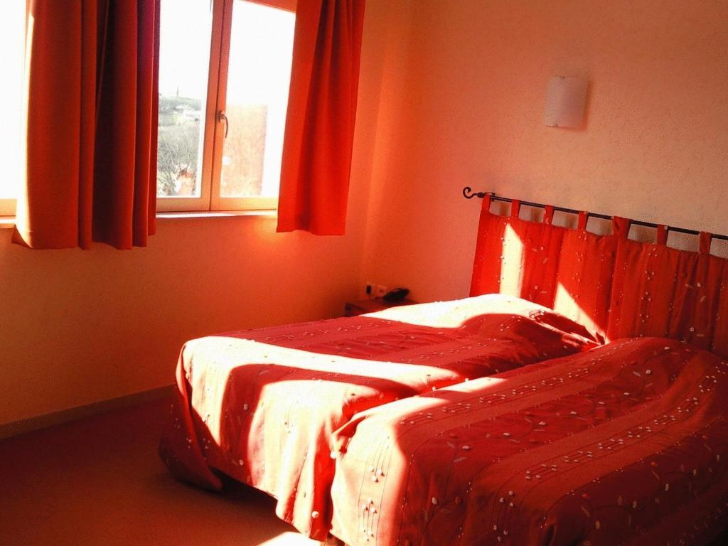 Logis L'Auberge Du Quercy Blanc Molieres  Bagian luar foto