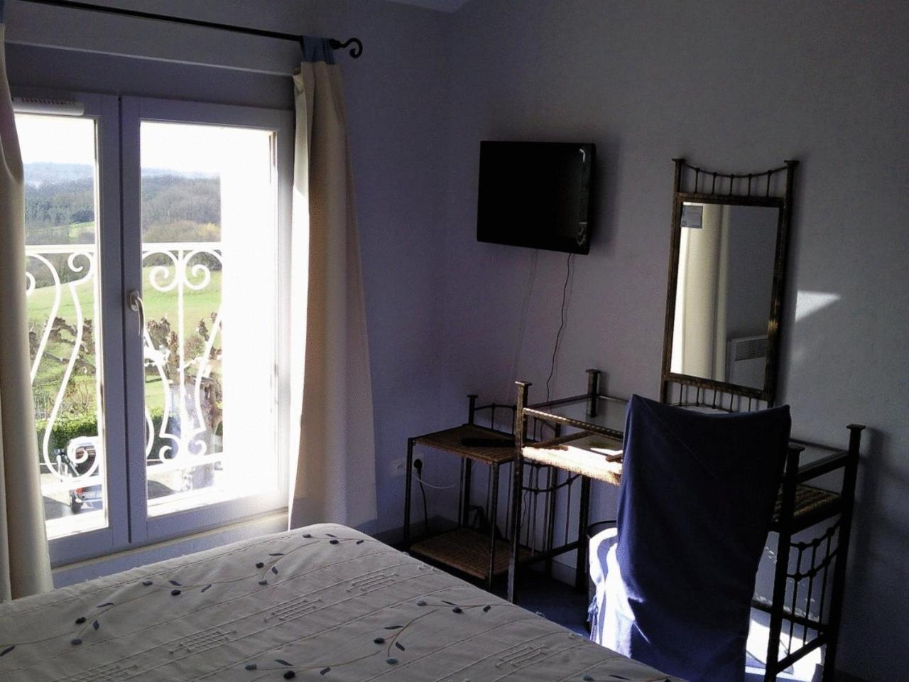 Logis L'Auberge Du Quercy Blanc Molieres  Bagian luar foto